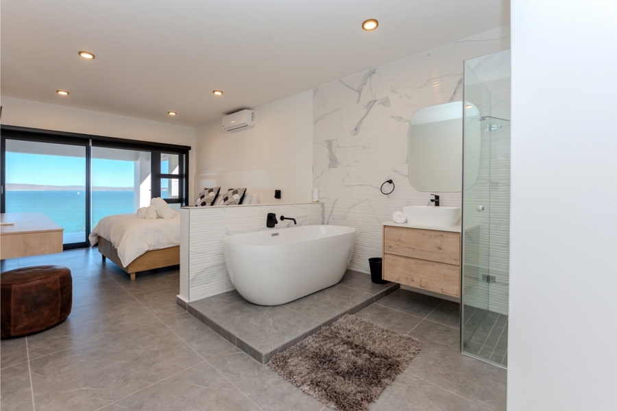 5 Bedroom Property for Sale in Mykonos Western Cape